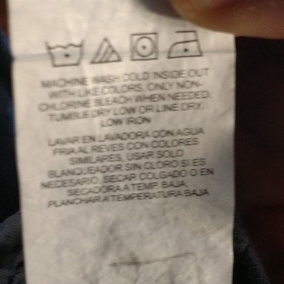 Rock& Republic Zipper Pocket Capri Jeans - Picture 7 of 8